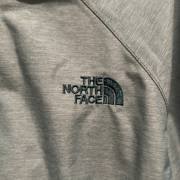 The North Face hooded rain jacket NWOT - Picture 2 of 3